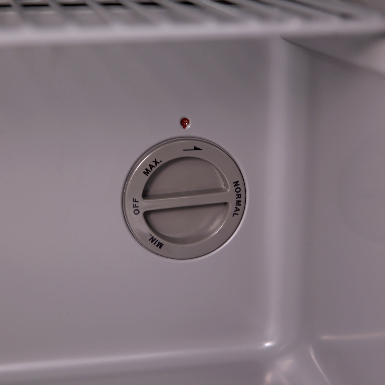 Avanti 1.6 Cu. Ft. 60-Can Beverage Centre - Platinum