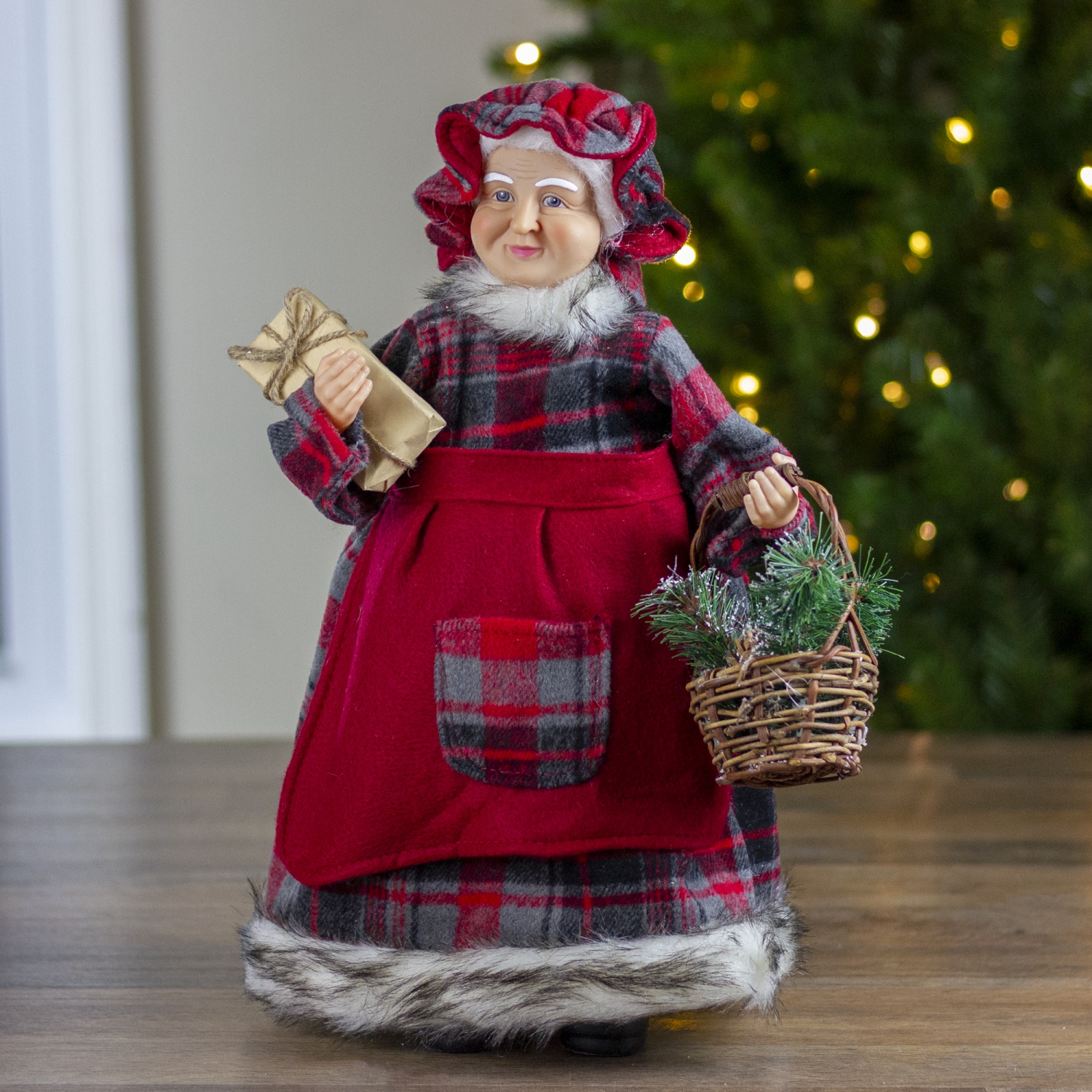 16" Country Mrs Claus with Basket and Gift Christmas Figure