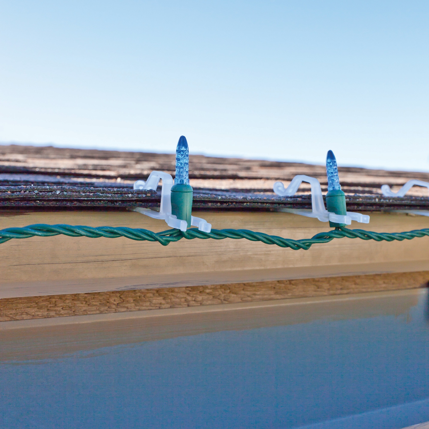 Pinces lumineuses de Noël à DEL pour gouttière et bardeaux de qualité commerciale - transparent - 100ct