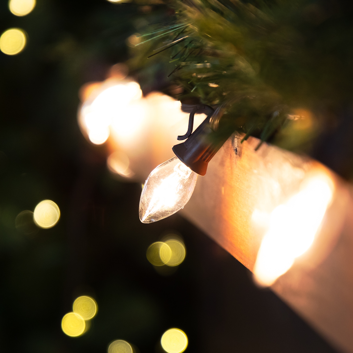 Guirlande de lumières de Noël C7 – Transparent – Câble brun de 24 pi – Paquet de 25