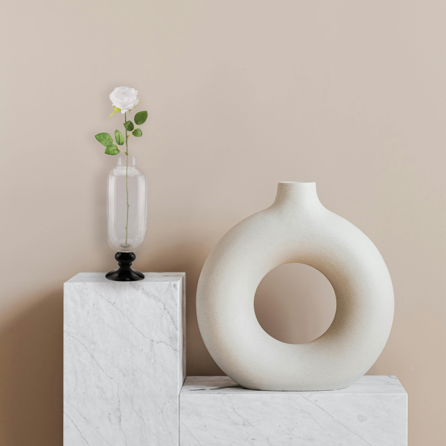 Vase en forme de fleur de 23,5 po en verre transparent et noir de jais