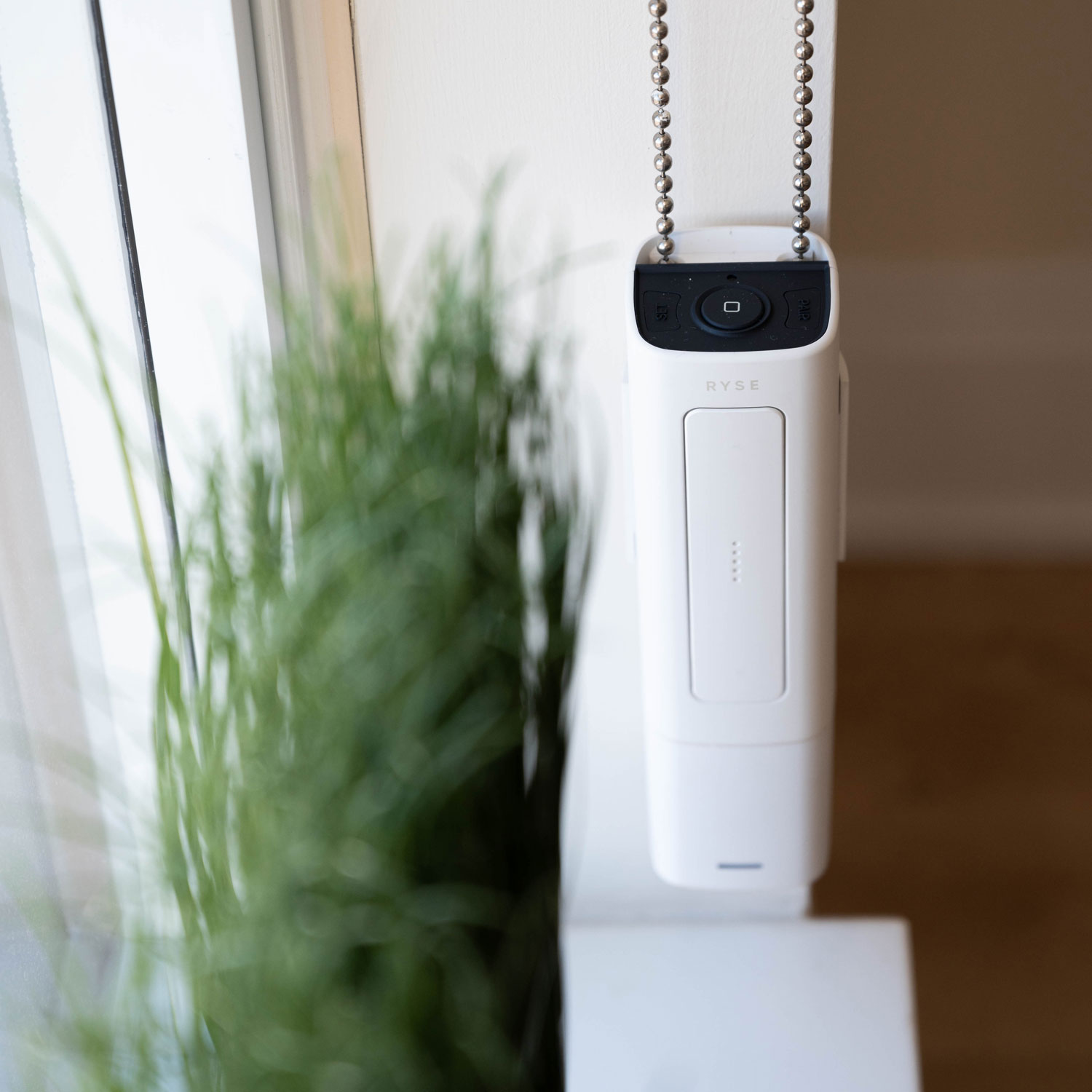 Moteur de stores intelligents SmartShade avec bloc-piles de RYSE - Blanc