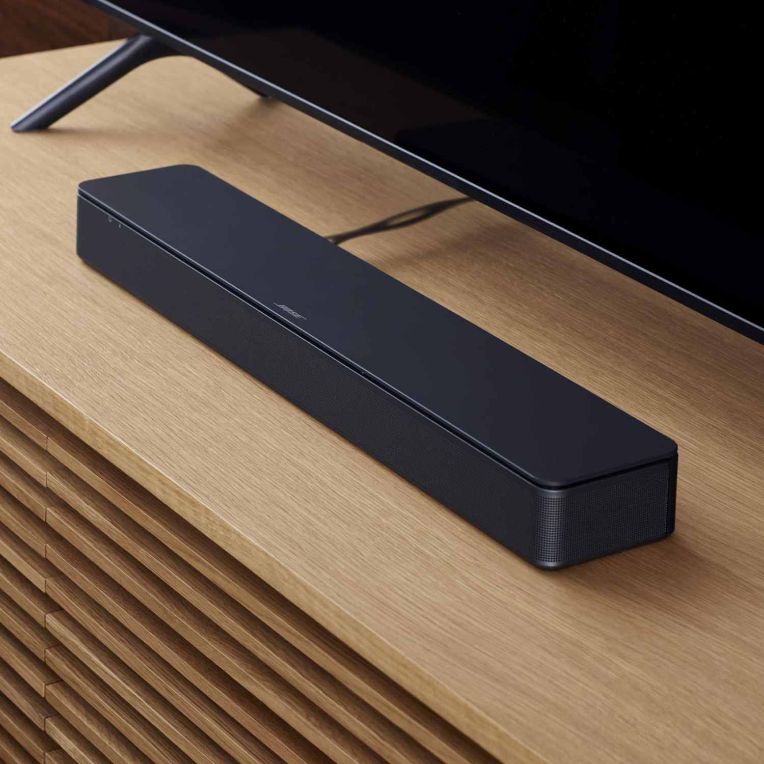 Haut-parleur de téléviseur de Bose – petite barre de son avec connectivités Bluetooth et HDMI-ARC, noir. Comprend la télécommande