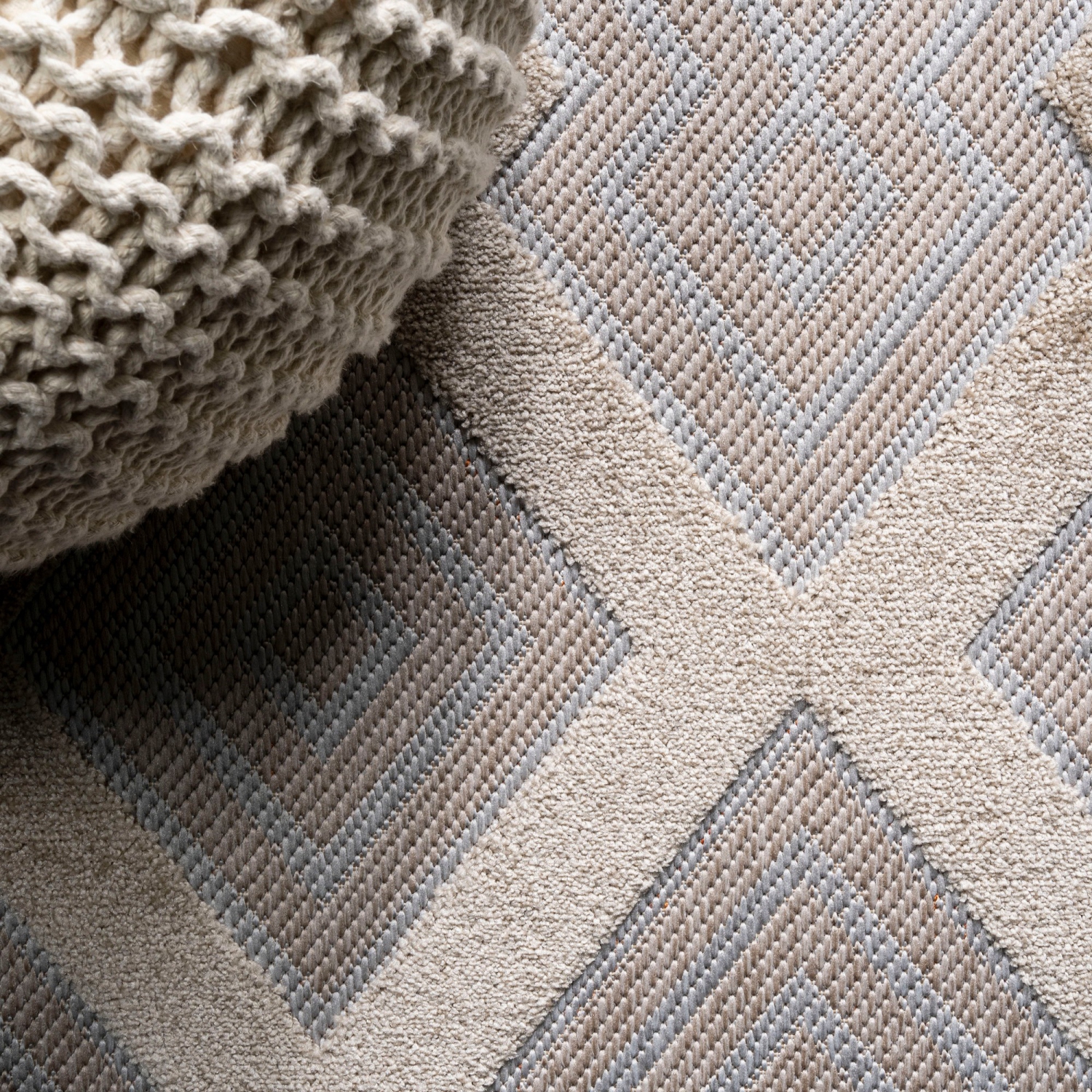 Duwun High-Low Pile Ogee Trellis Tone On Tone Indoor/Outdoor Area Rug