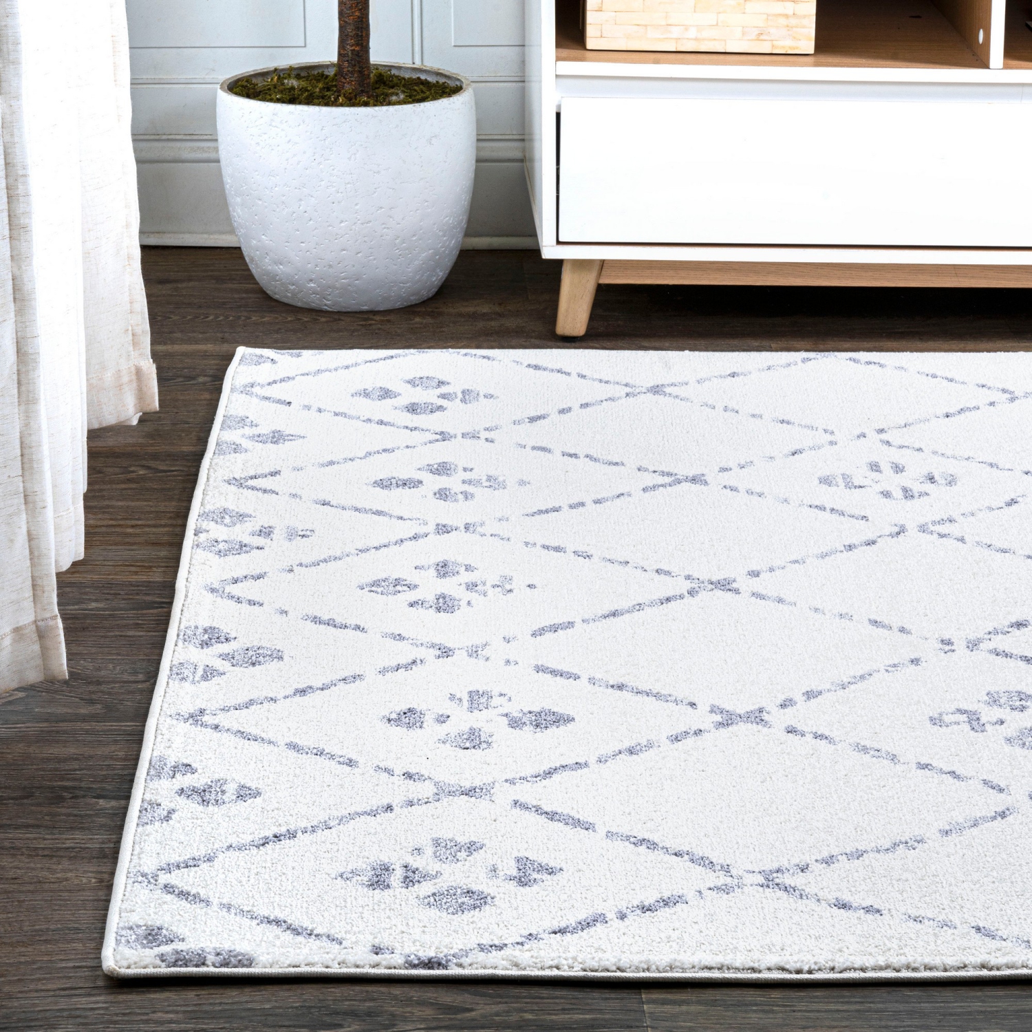 Izil Moroccan Geometric Diamond Area Rug