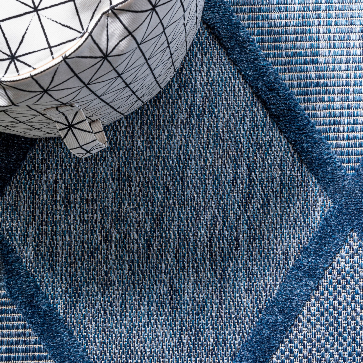 Salines Diamond Trellis Indoor/Outdoor Area Rug