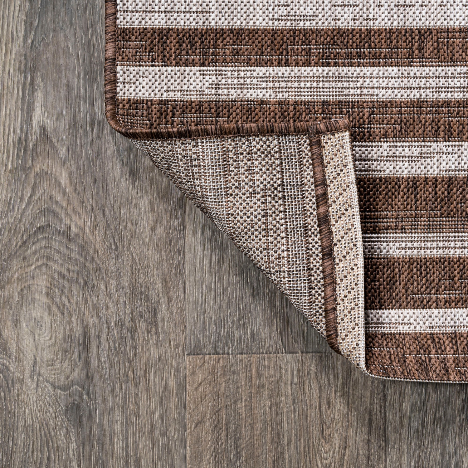 Tapis moderne à rayures décalées pour l'intérieur et l'extérieur Sukie