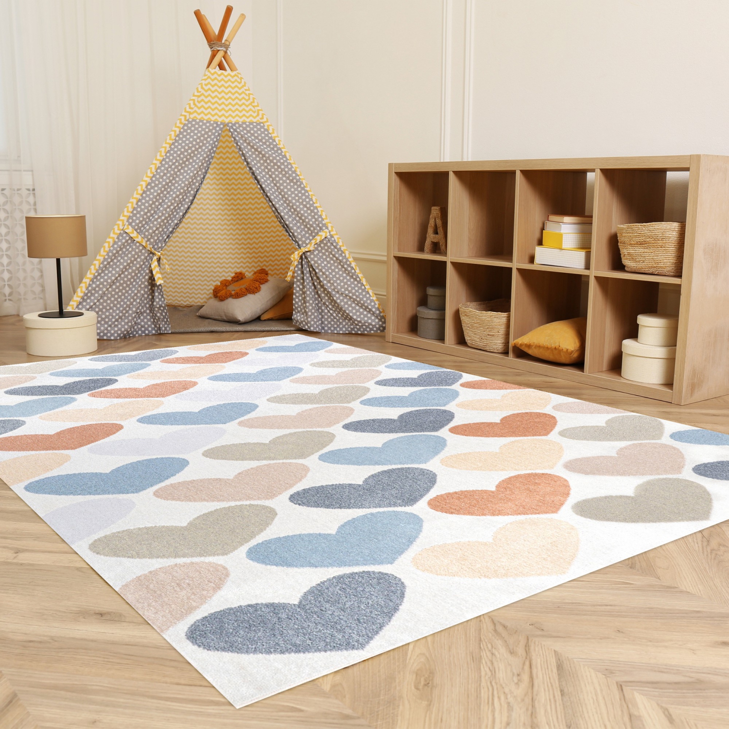 Dila Modern Hearts Geometric Machine Washable Area Rug