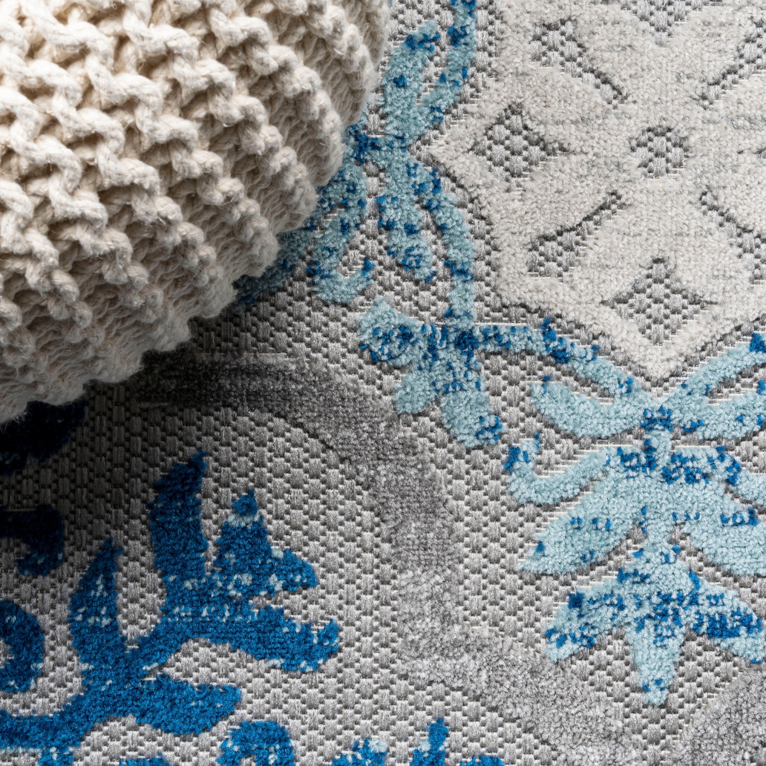 Cassis Ornate Ogee Trellis High-Low Indoor/Outdoor Area Rug