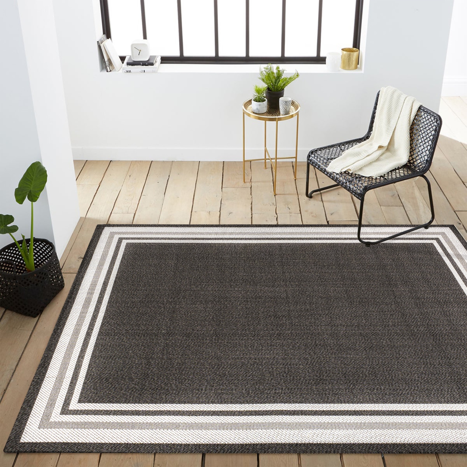 Tapis moderne à bordure rayée pour l'intérieur et l'extérieur James
