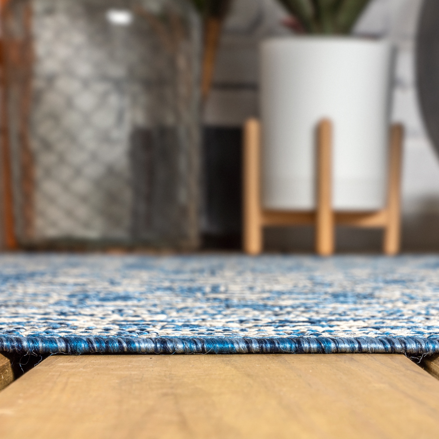 Sinjuri Medallion Textured Weave Indoor/Outdoor Area Rug