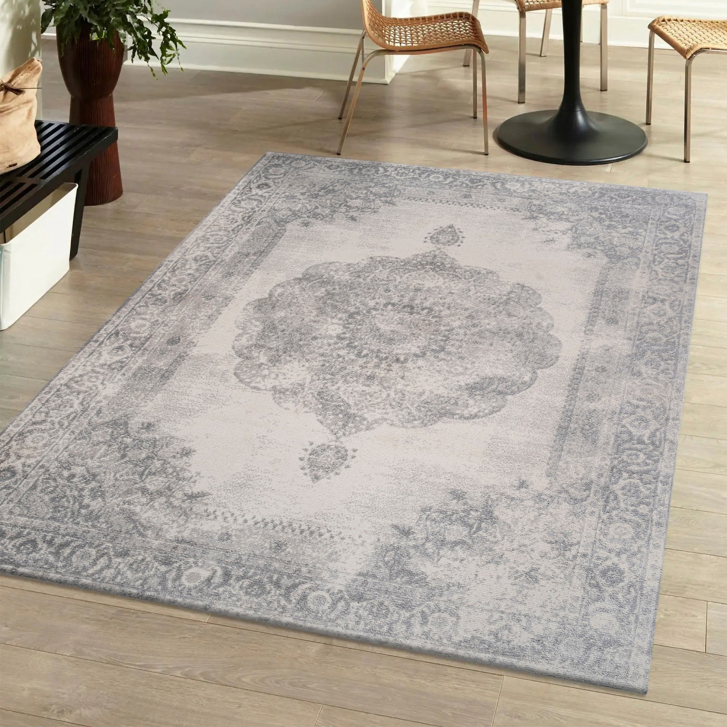 Kelly Rosalia Cottage Medallion Area Rug