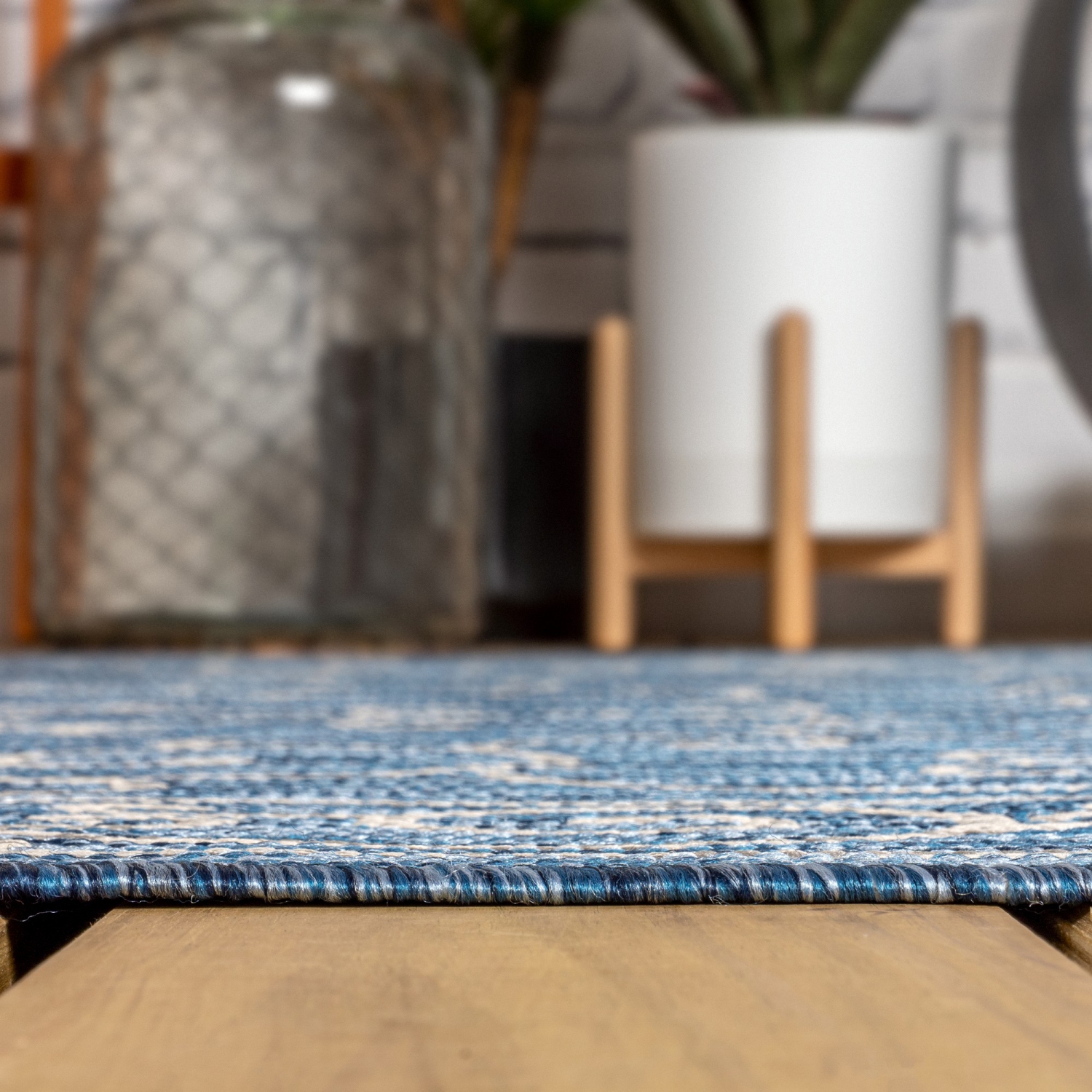 Charleston Vintage Filigree Textured Weave Indoor/Outdoor Runner Rug