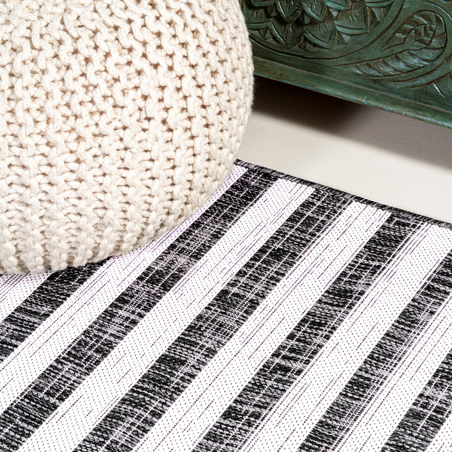 Tapis moderne à rayures décalées pour l'intérieur et l'extérieur Sukie