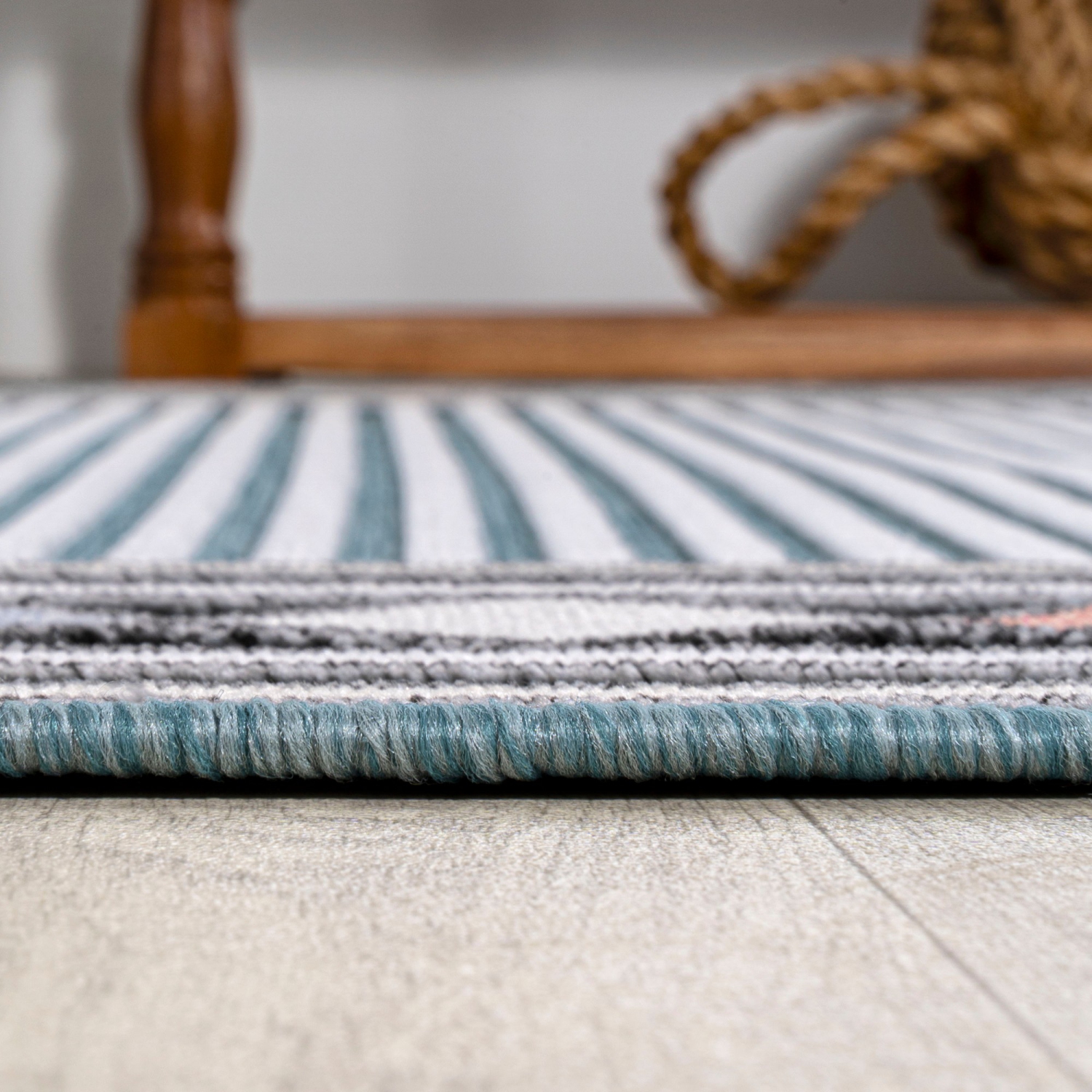 Carpette Sebastian à bordure diamant moderne et haut-bas