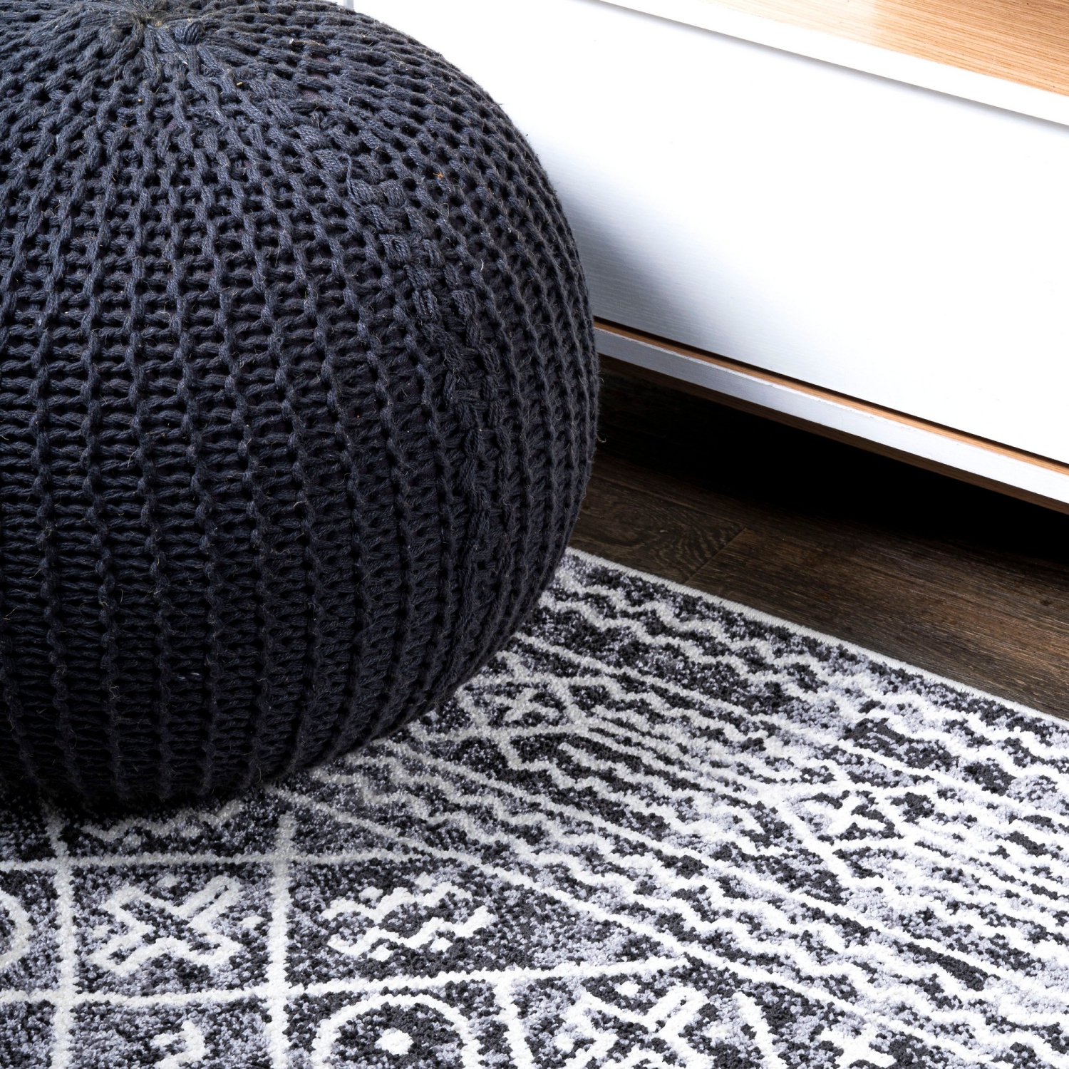 Tapis décoratif à motif géométrique marocain Iften vieilli