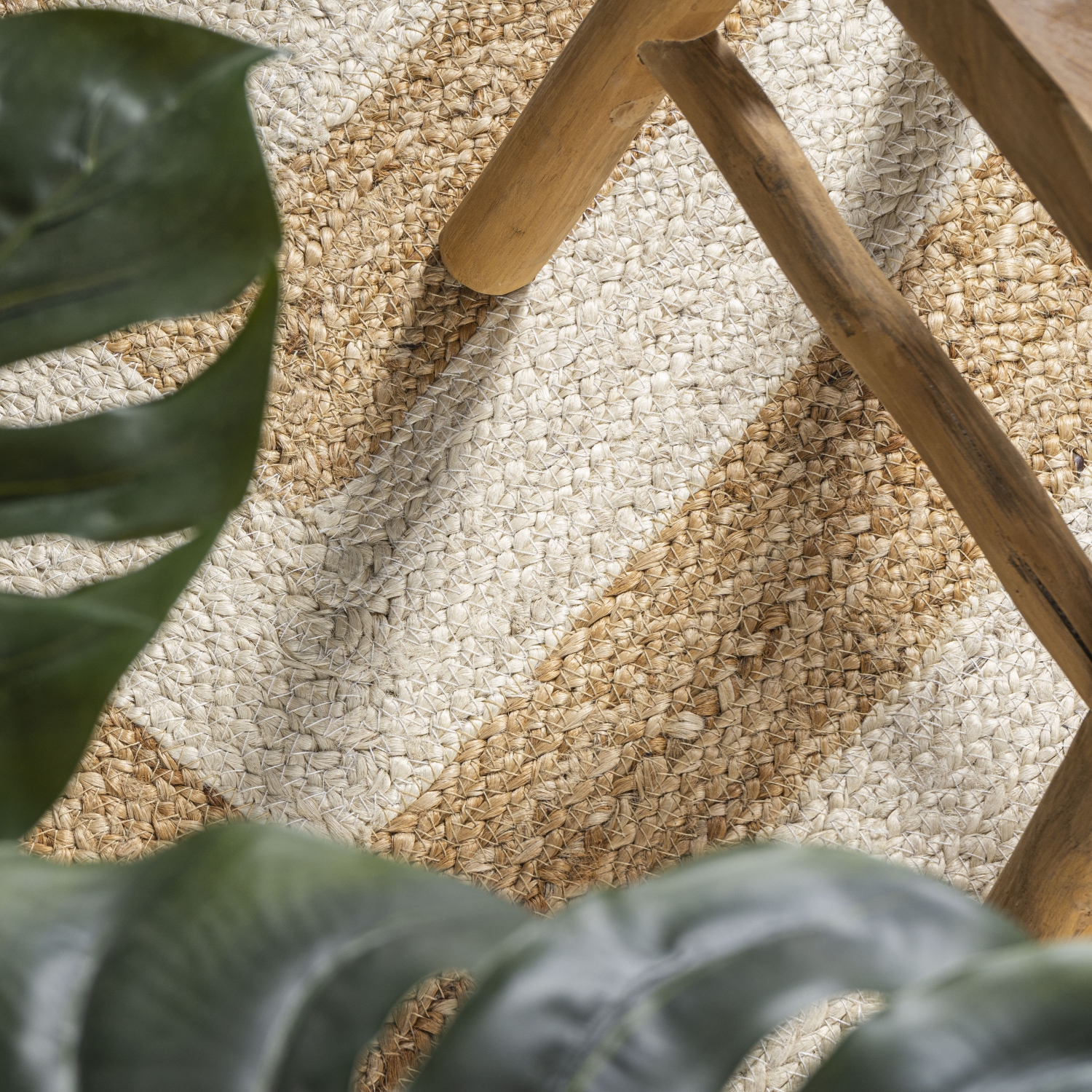 Tapis d'appoint rond en jute à chevrons deux tons Piper