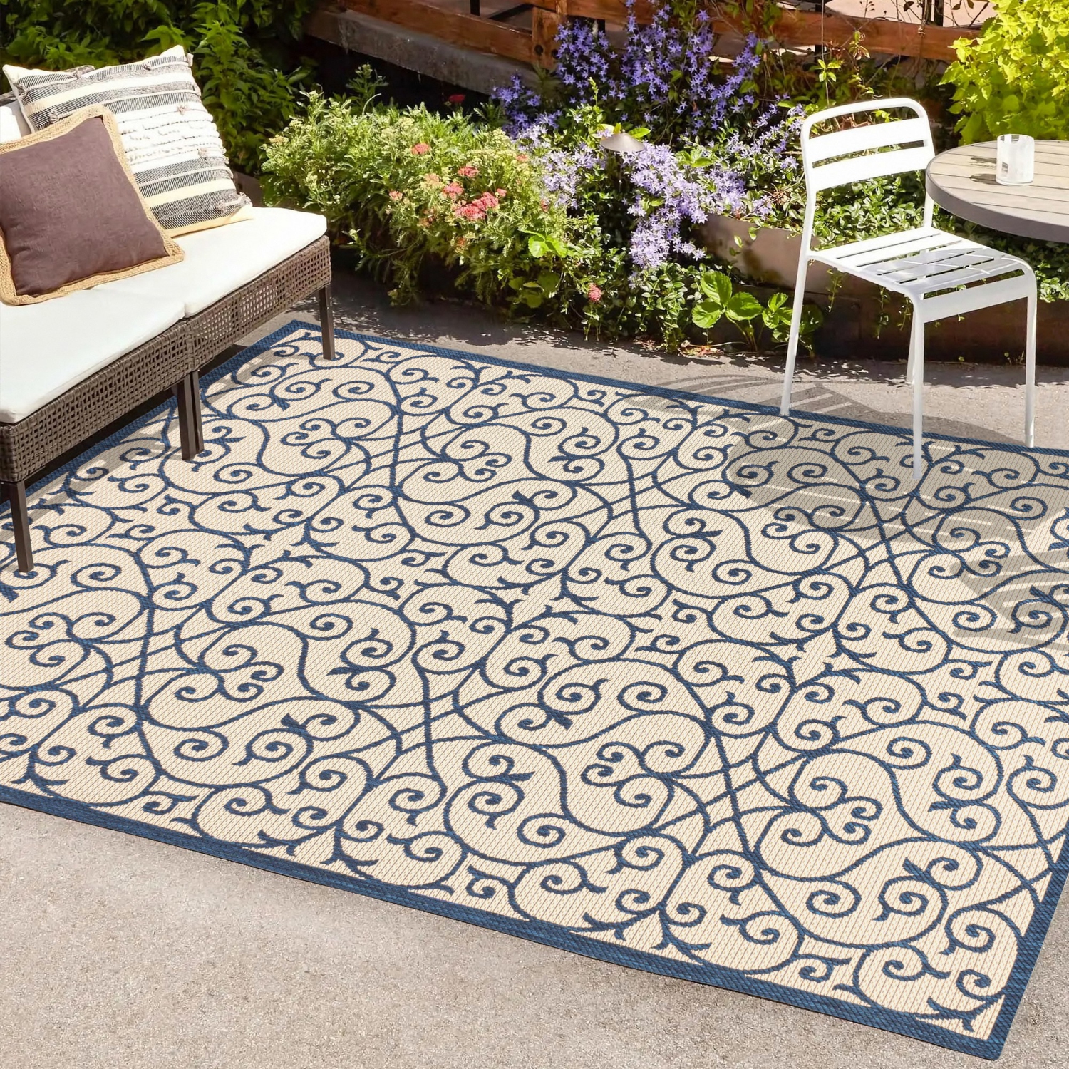 Madrid Vintage Filigree Textured Weave Indoor/Outdoor Area Rug