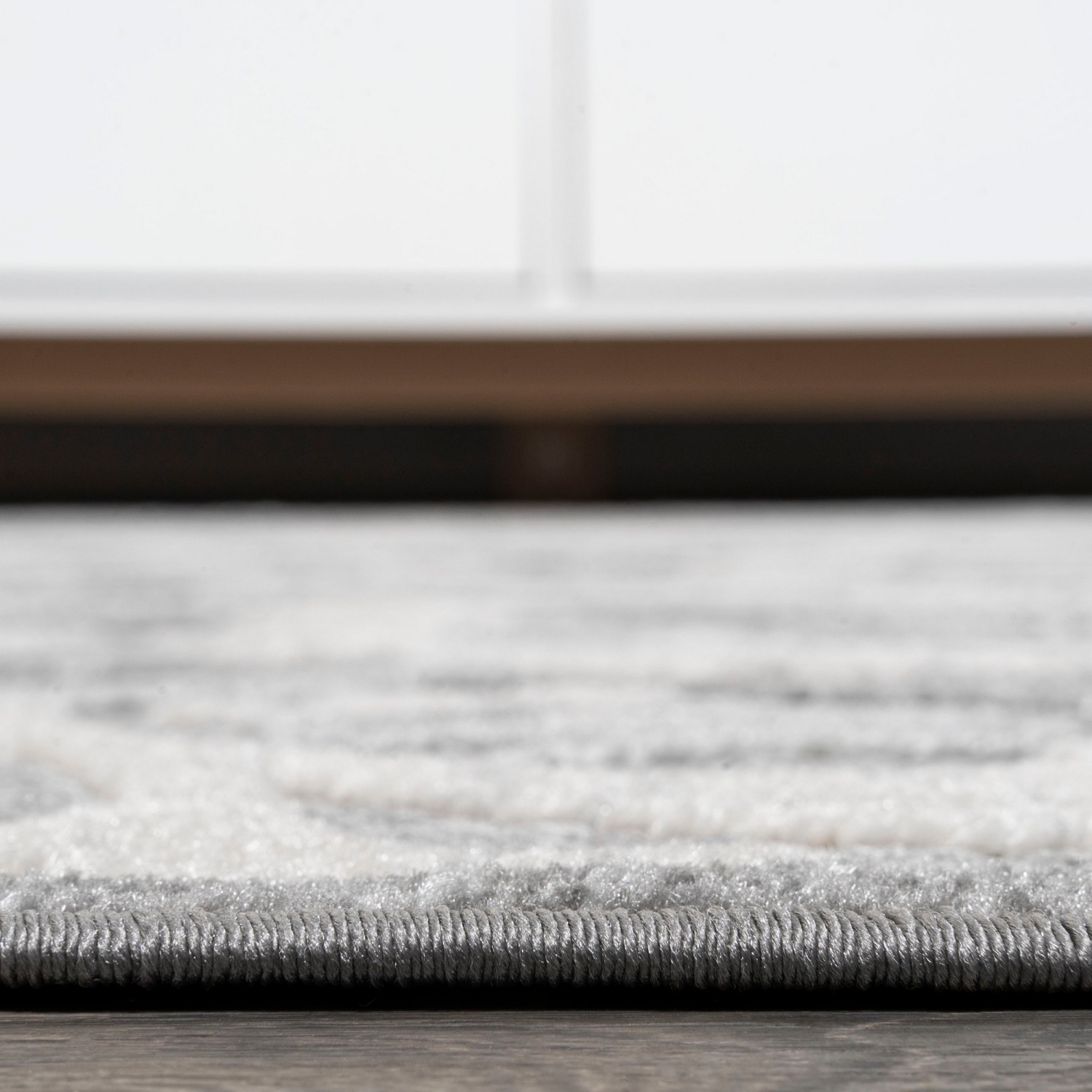 Tapis moderne Lucena à motif de médaillon haut-bas pour l'intérieur et l'extérieur