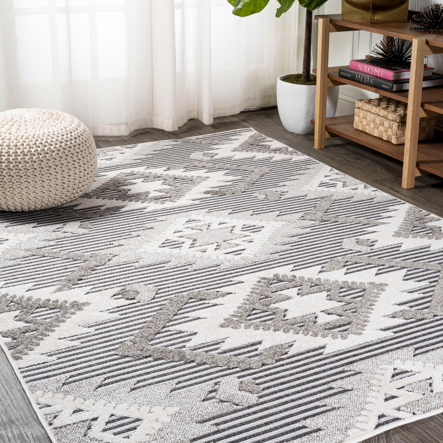 Tapis Sumak à motif de velours neutre et haut et bas, motif de losanges