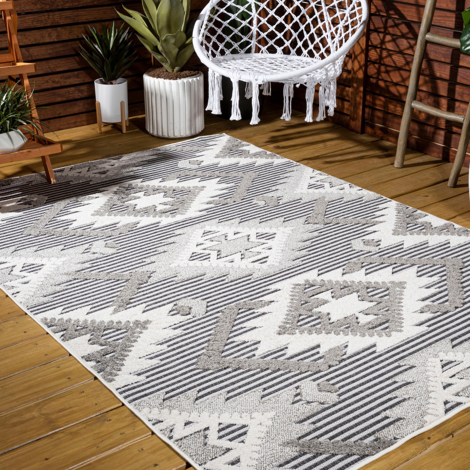 Tapis Sumak à motif de velours neutre et haut et bas, motif de losanges