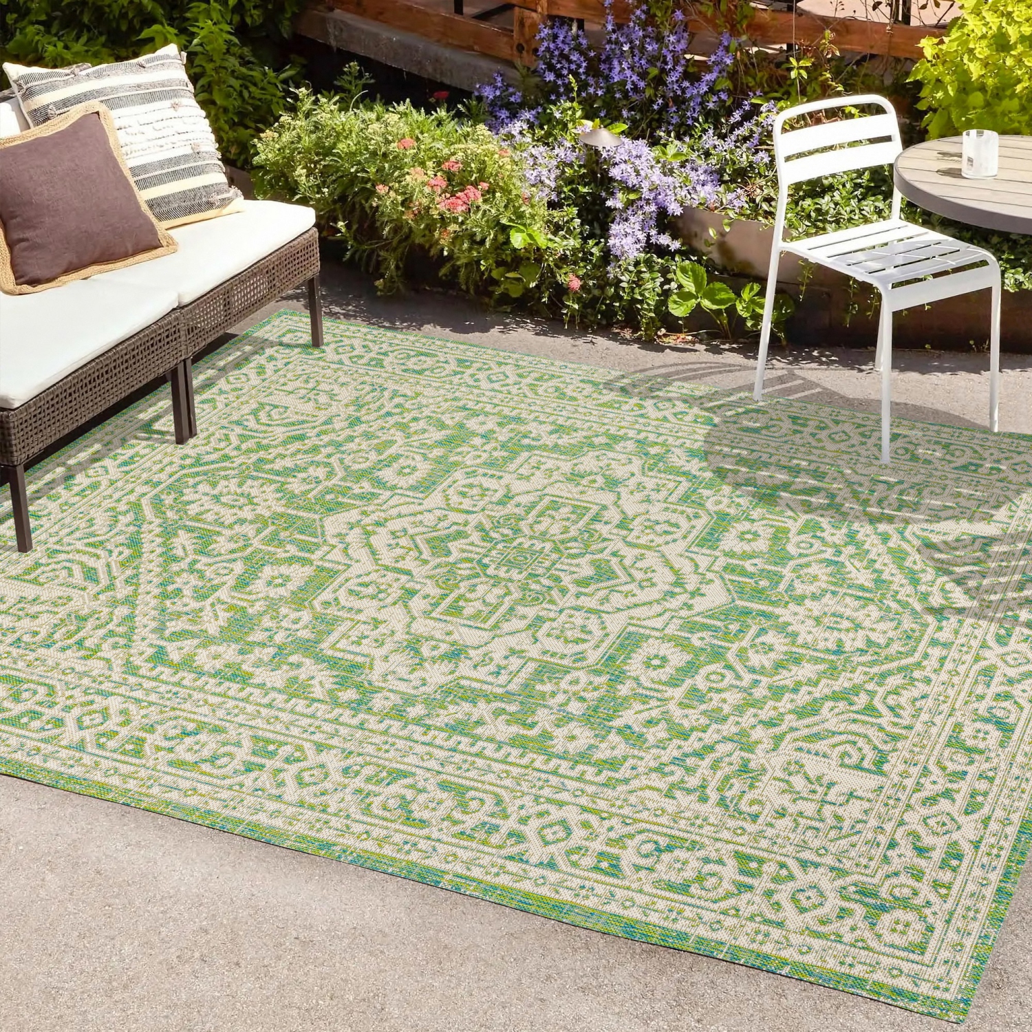 Sinjuri Medallion Textured Weave Indoor/Outdoor Area Rug