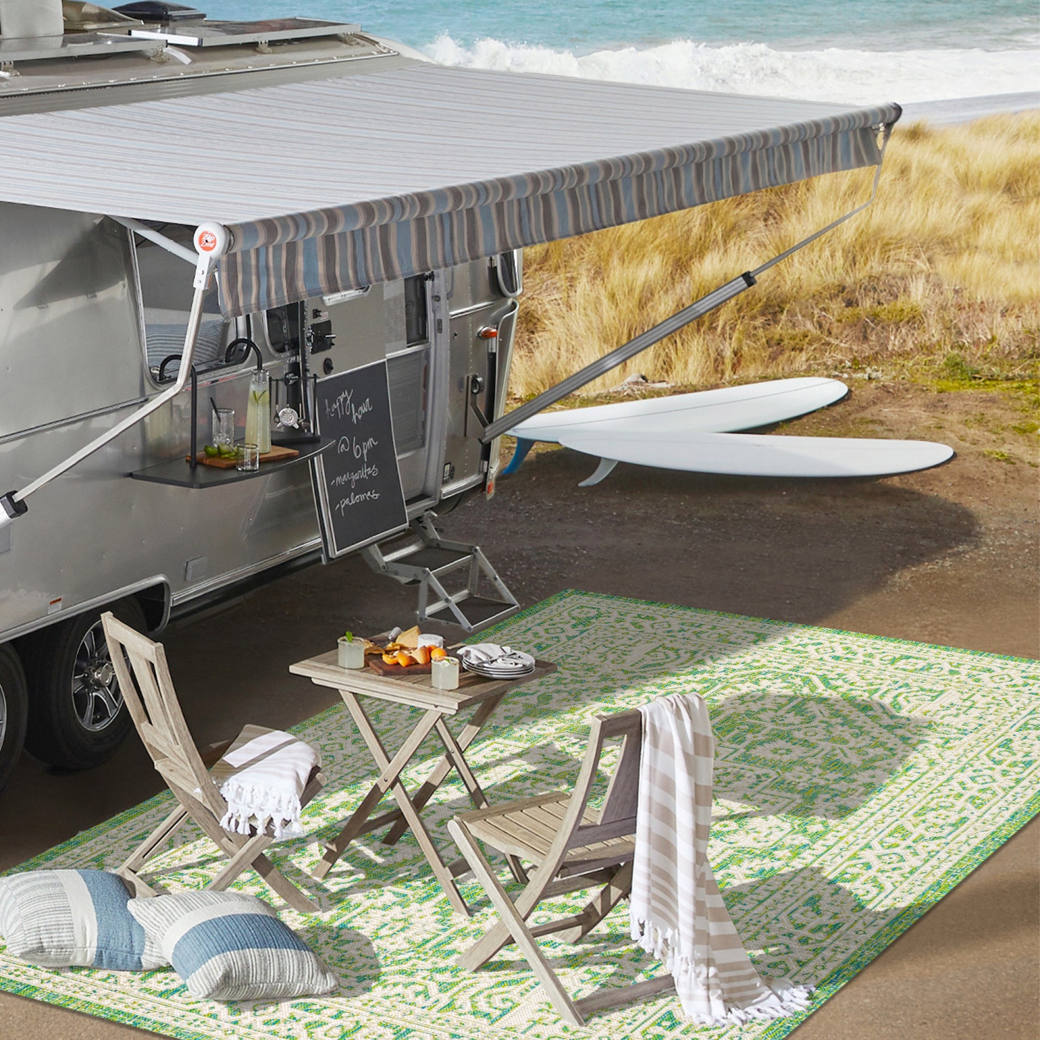 Sinjuri Medallion Textured Weave Indoor/Outdoor Area Rug