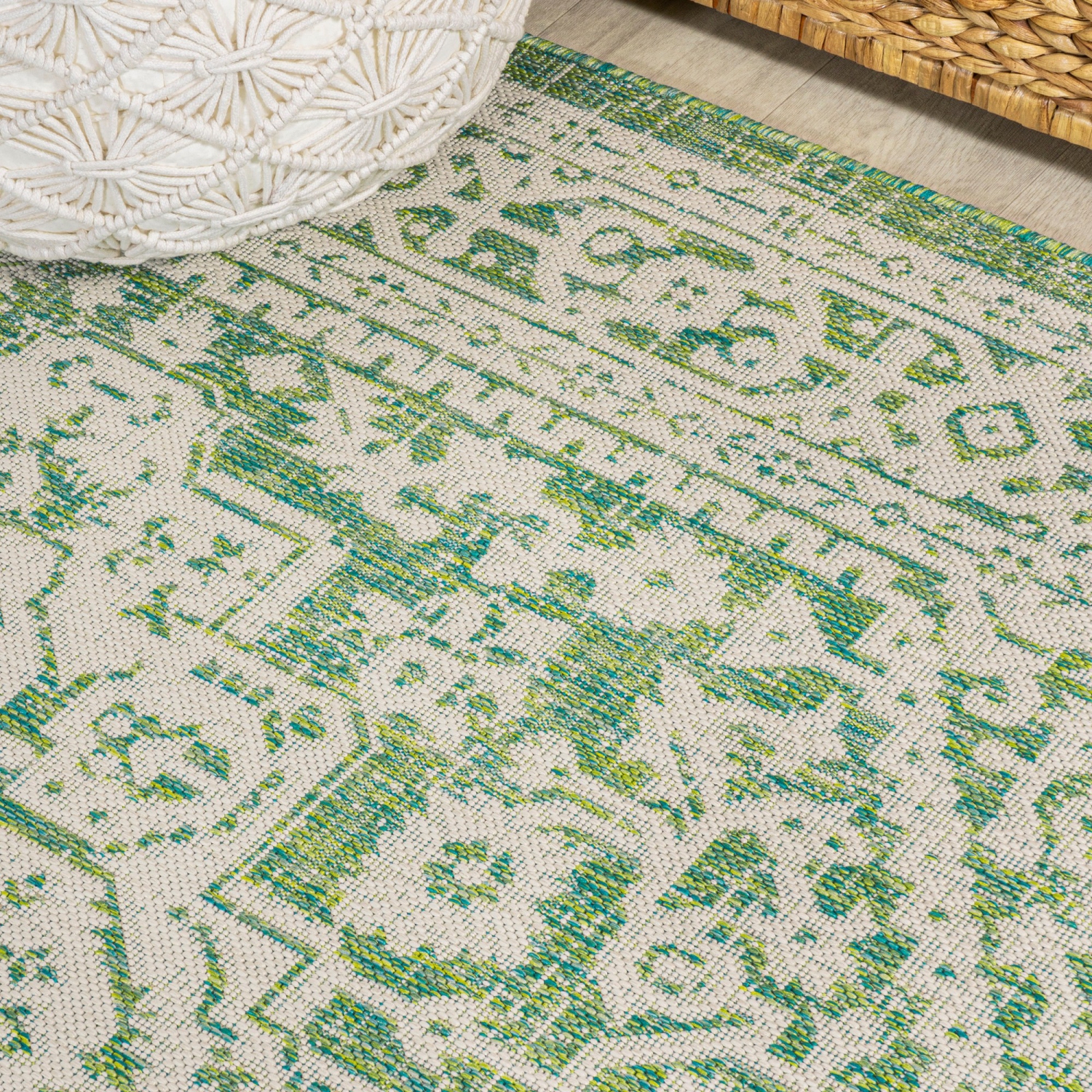 Sinjuri Medallion Textured Weave Indoor/Outdoor Area Rug