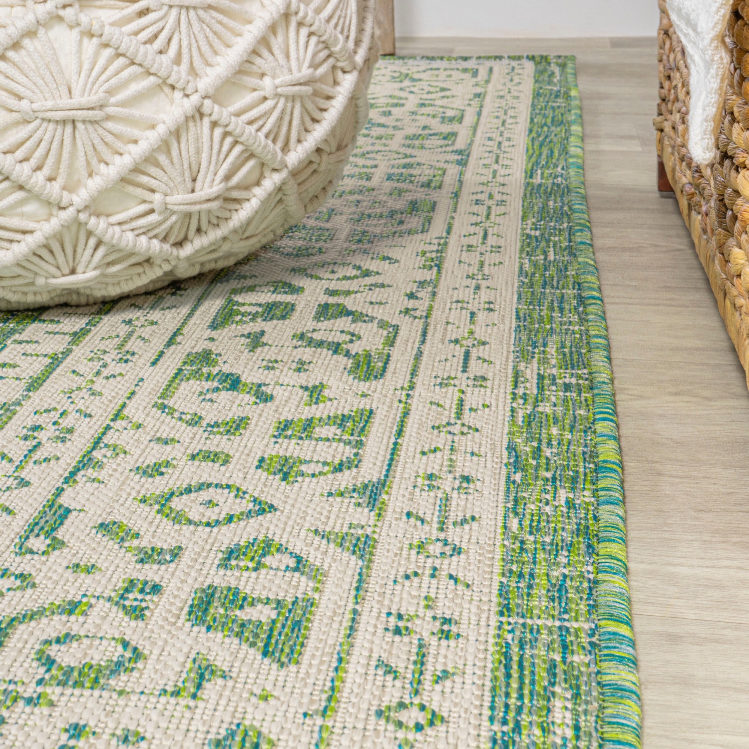 Sinjuri Medallion Textured Weave Indoor/Outdoor Area Rug