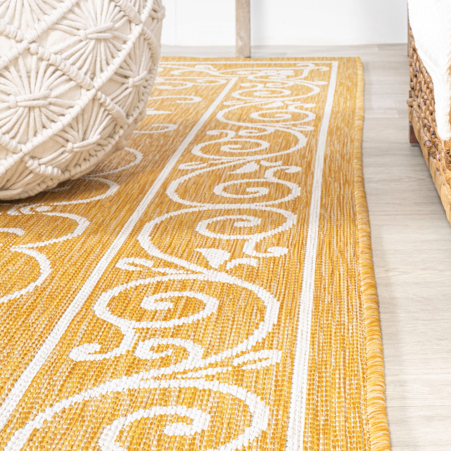 Charleston Vintage Filigree Textured Weave Indoor/Outdoor Runner Rug