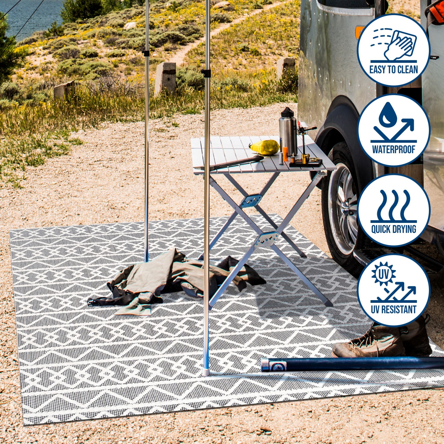 Tapis d'intérieur/d'extérieur à motif géométrique et treillis à poils longs d'Aylan