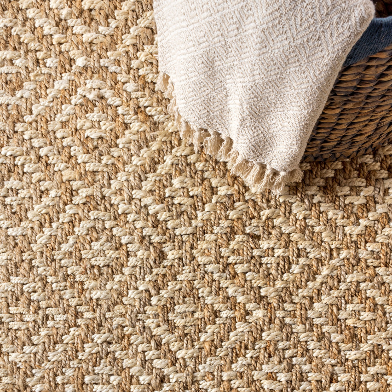 Carpette Hira en jute, motif diamant tissé à la main et gros jute