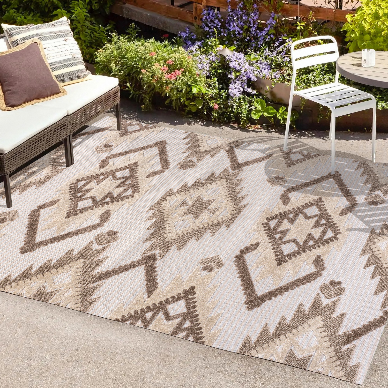 Sumak High-Low Pile Neutral Diamond Kilim Area Rug