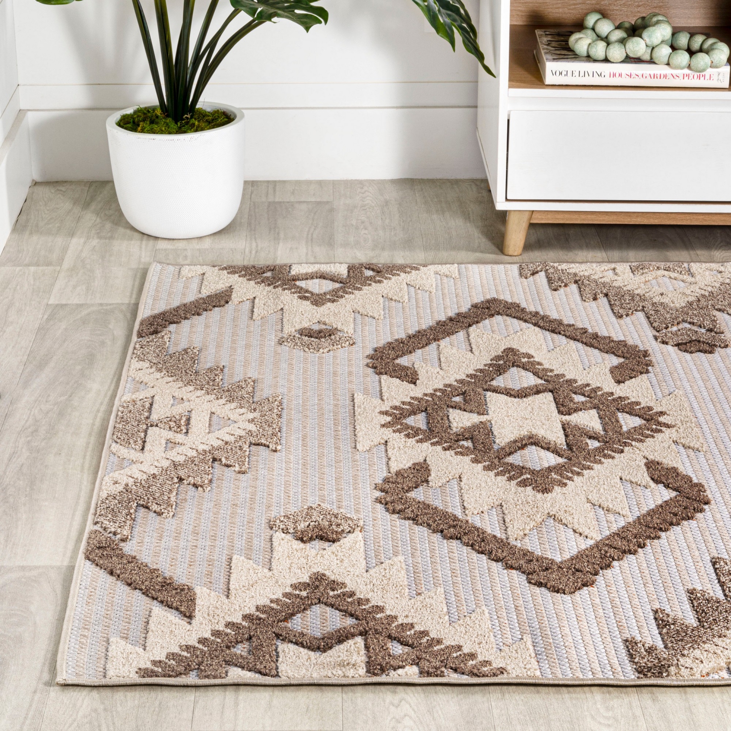 Sumak High-Low Pile Neutral Diamond Kilim Area Rug
