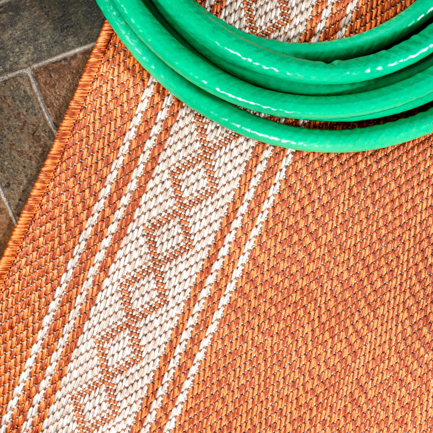 Tapis d'intérieur/d'extérieur à bordure diamant classique Lucia