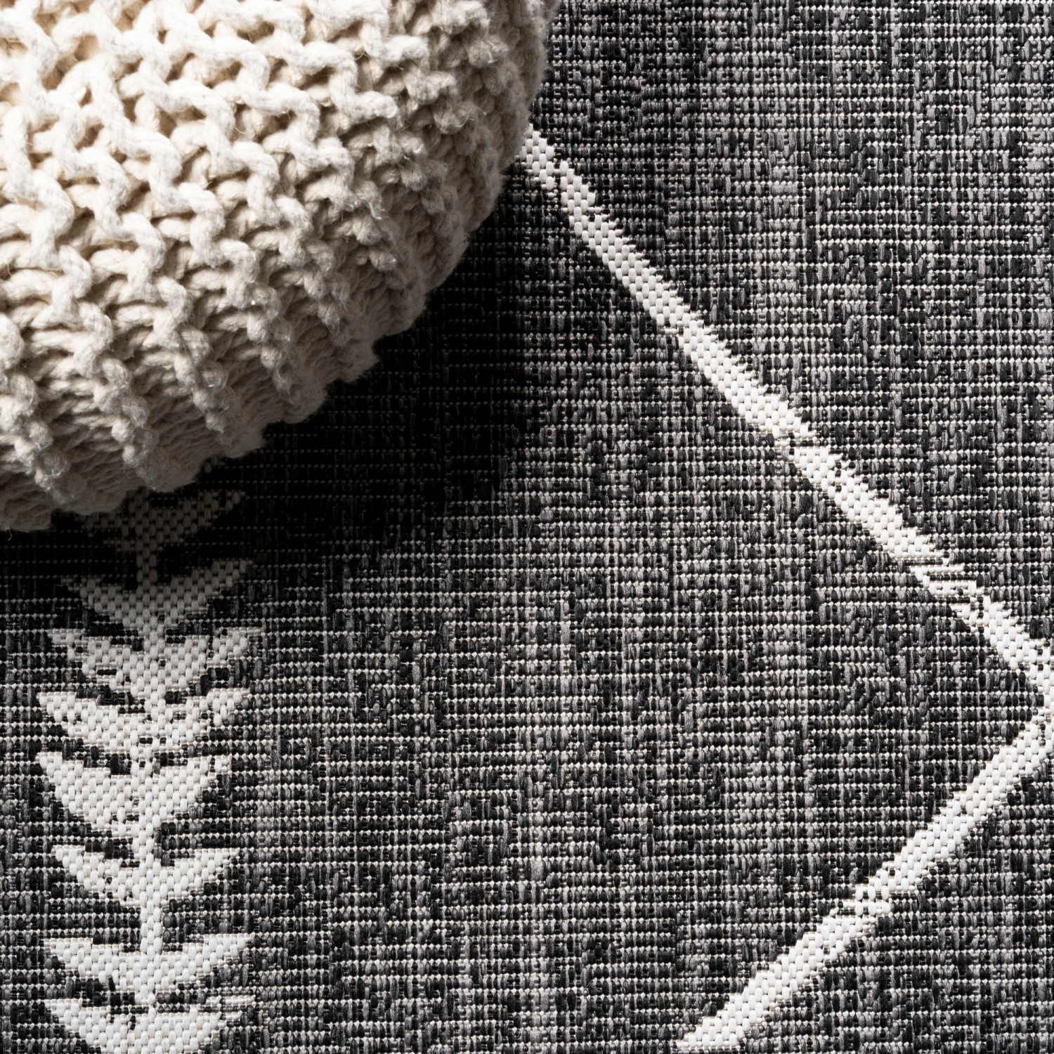 Tapis d'intérieur/d'extérieur Derya à motif de treillis tribal Diamond