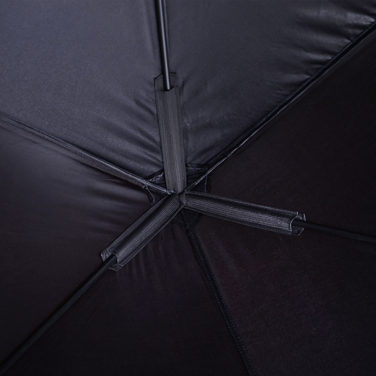 Abri de pêche sur glace Outsunny pour 2&nbsp;personnes, tente de pêche sur glace portative avec fenêtres, sac de transport et ancrages, noir