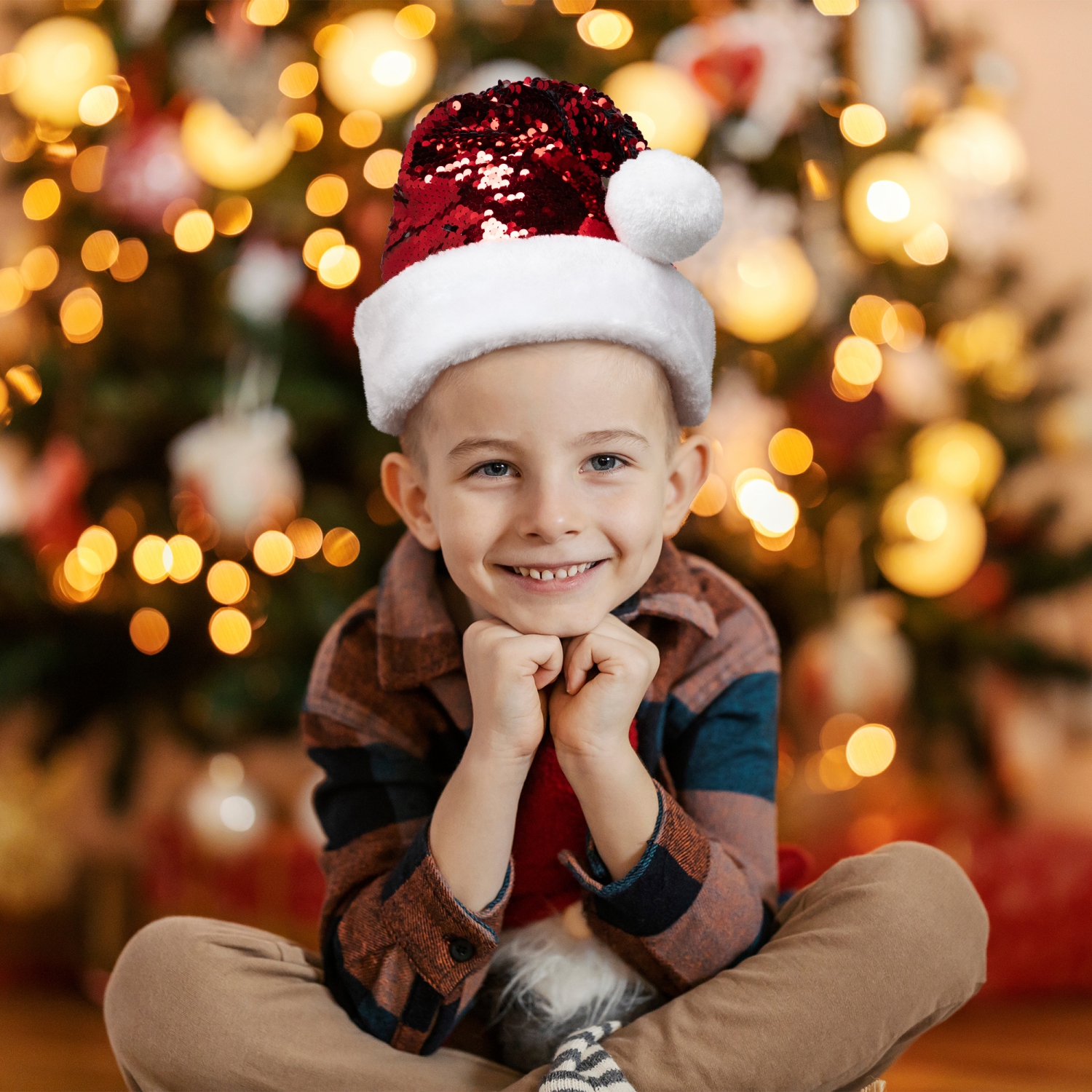 Chapeau de Noël réversible rouge et argenté à paillettes avec revers en fausse fourrure de 15 po