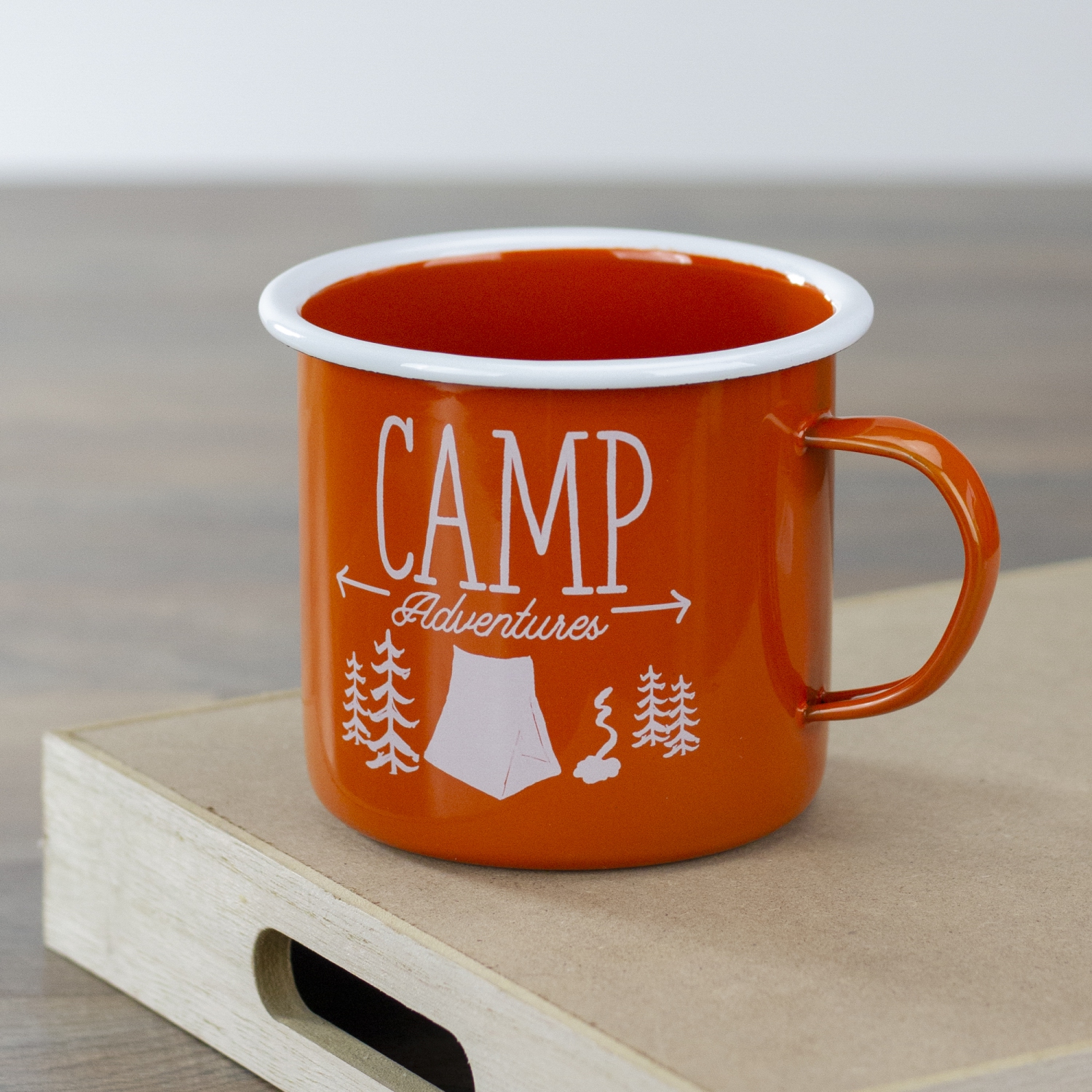 Tasse de camping orange et blanche de 5,5 po
