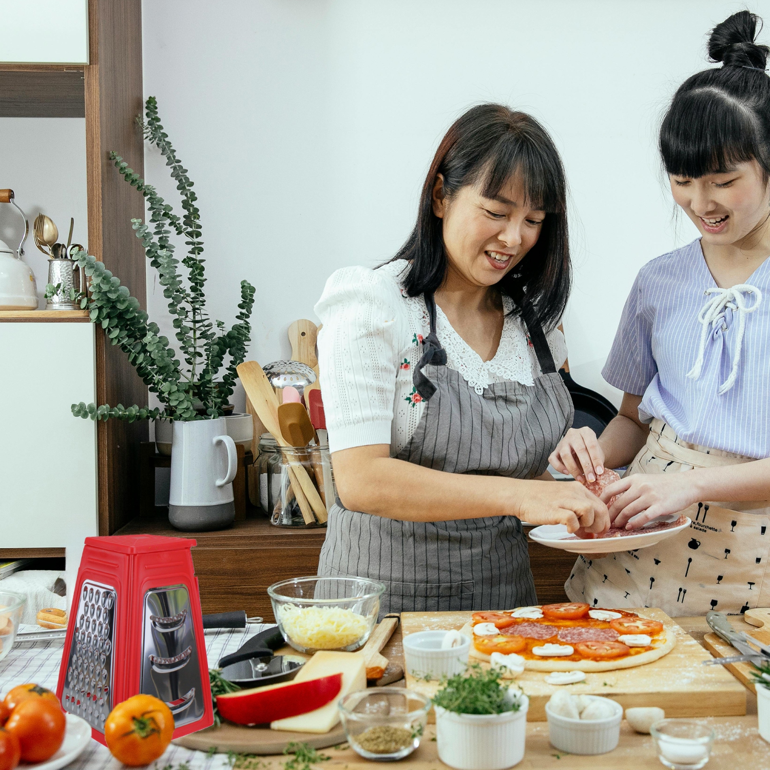 8.25" Red Collapsible Box Kitchen Grater