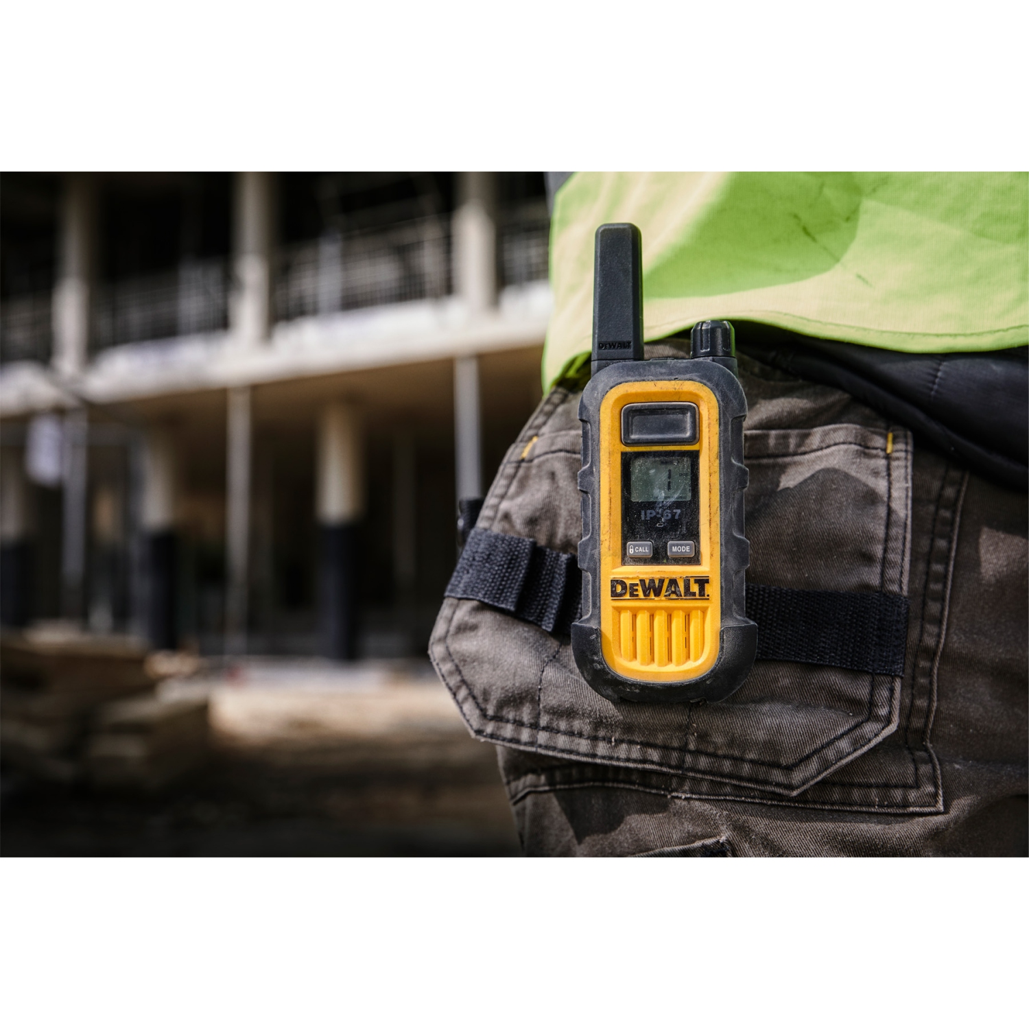 6 × DeWalt DXFRS300 + Earpieces Worksite Walkie Talkies – 1W Heavy-Duty Rechargeable Two-Way Radios with VOX, 22 Channels, Waterproof + Charging Docks