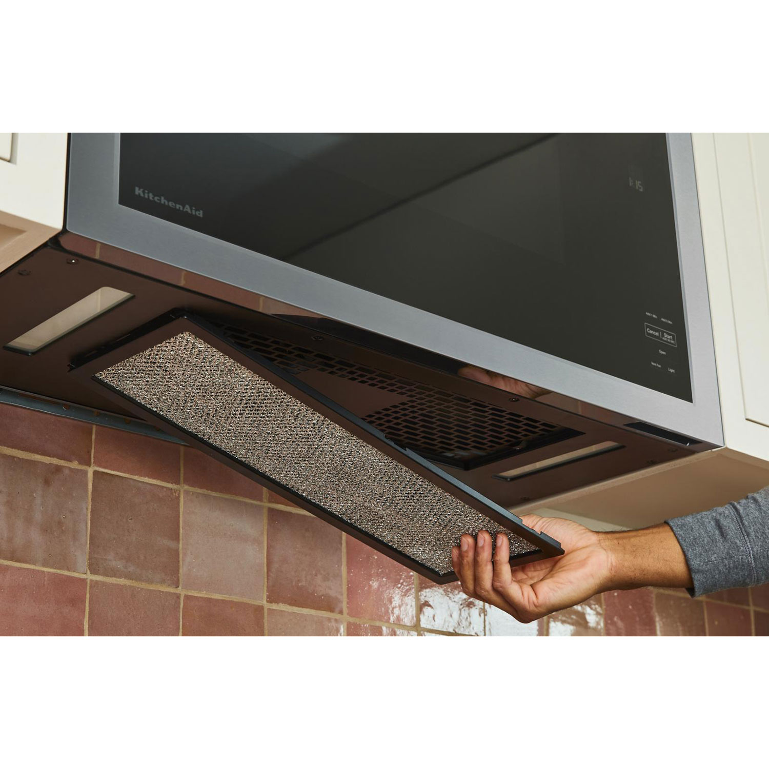 Micro-ondes avec hotte à design intégré sans plateau tournant de KitchenAid - 1,1 pi³ - Acier inoxydable