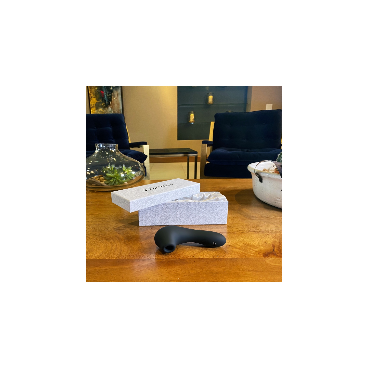 V For Vibes Clitoral Sucking Vibrator and Vibrating Dildo Drusilla - Black