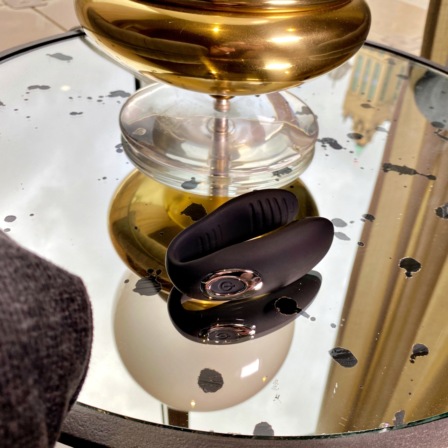 V For Vibes U-Shaped, C-Shaped Vibrator Hestia - Black