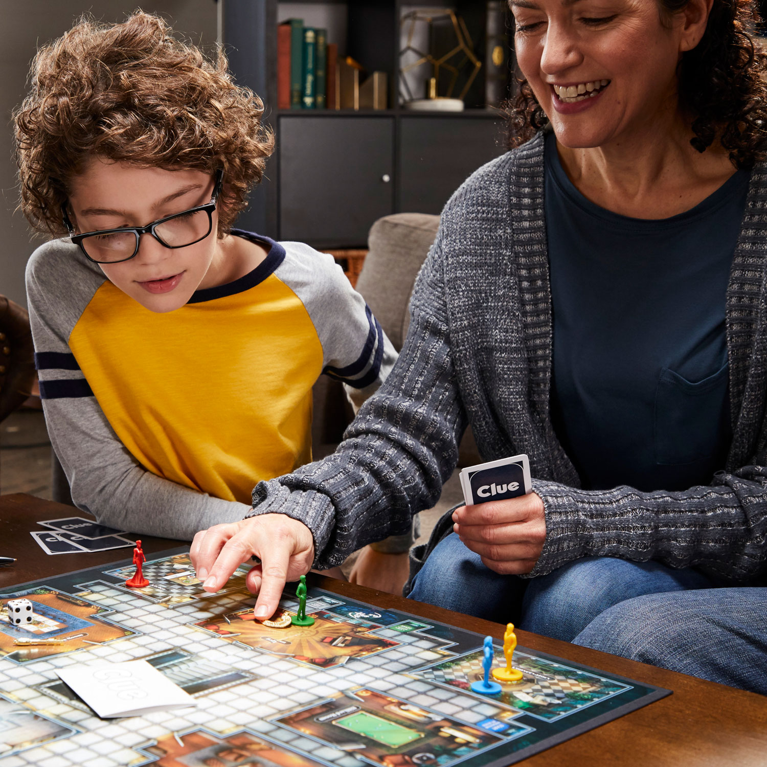 Hasbro Clue Board Game - Bilingual