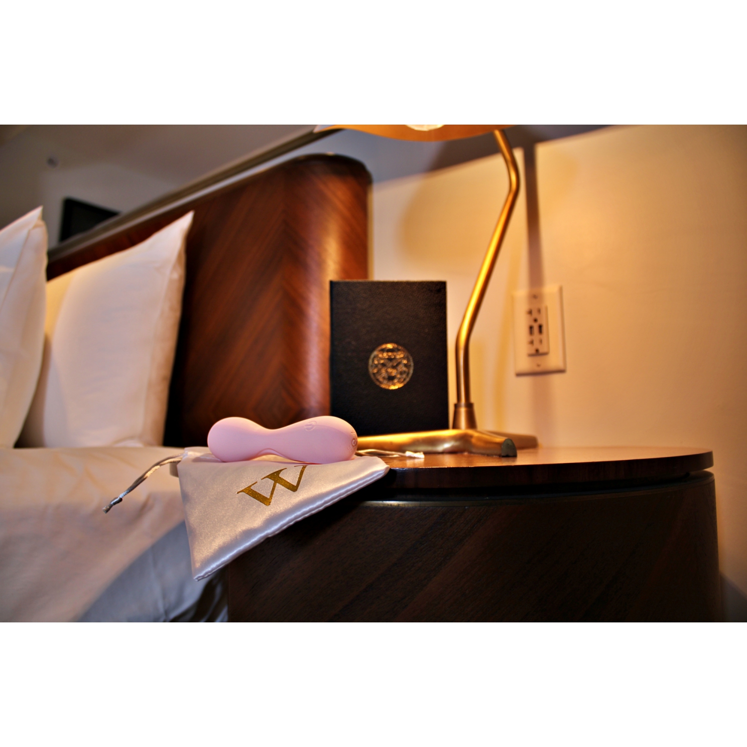 V for Vibes Mini baguette magique, mini masseur Juno Moneta - Rose chair