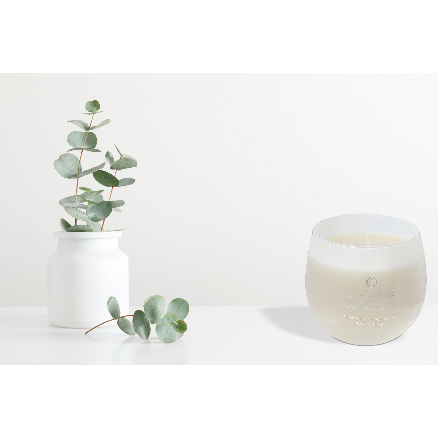 Maison Concepts 10Oz High Gloss Curved Candle Coconut Vanilla