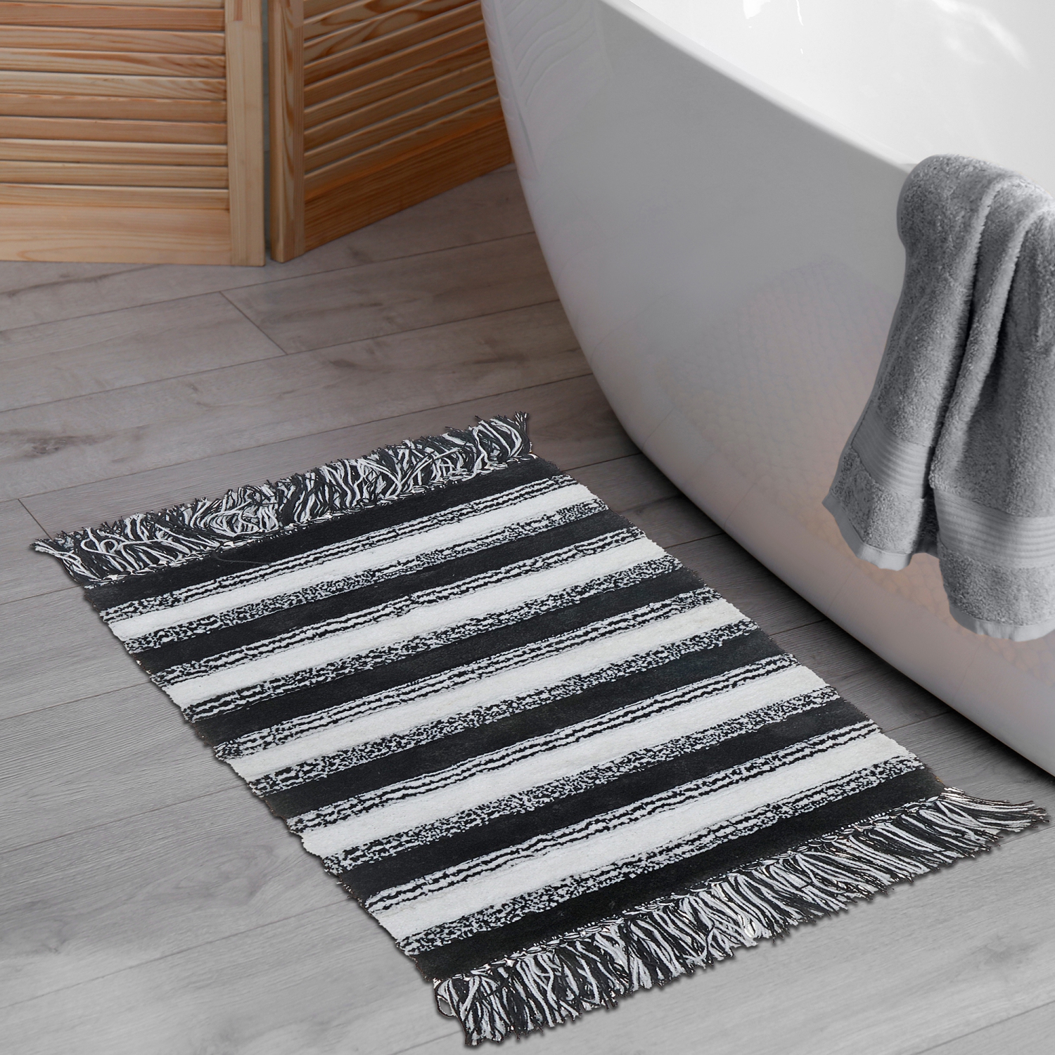 Maison Concepts Microfibre Striped Bath Mat With Fringe Black 20X32