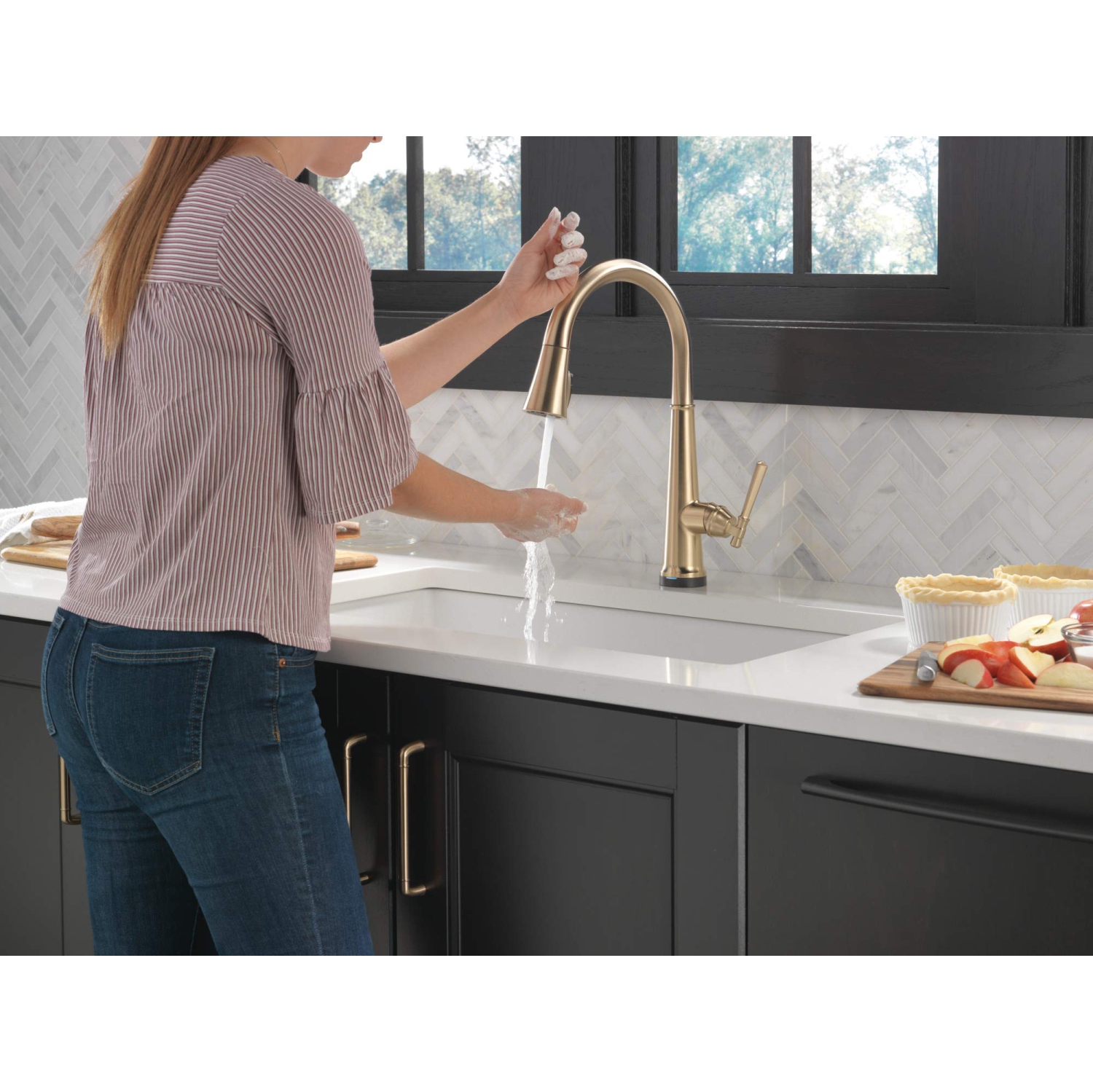 Delta Faucet Emmeline Gold Kitchen Faucet Touch, Touch Kitchen Faucets with Pull Down Sprayer, Kitchen Sink Faucet, Delta Touch2O Technology,