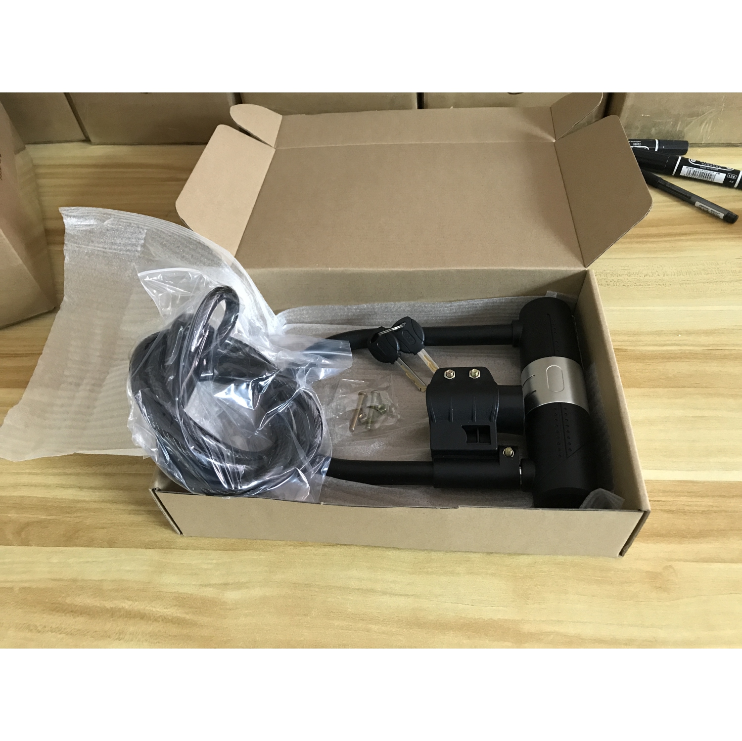 Verrou de vélo robuste à arceau en U 14&nbsp;mm et câble 10&nbsp;mm x 1,8&nbsp;m avec support de fixation pour vélo de montagne pliable et